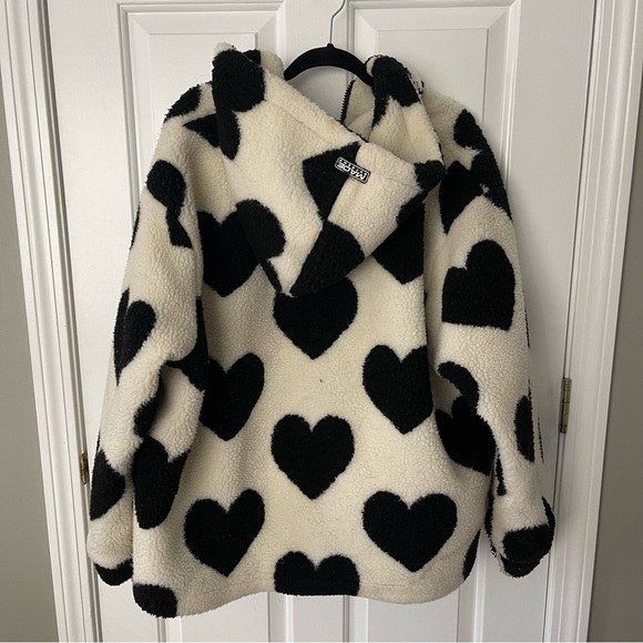 Alfric Eden B&W Hearts Sherpa Jacket - Picture 3 of 5